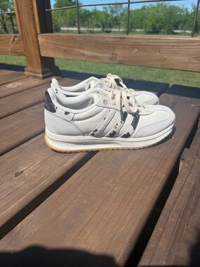 ADWhite and Black Accent Casual Sneakers